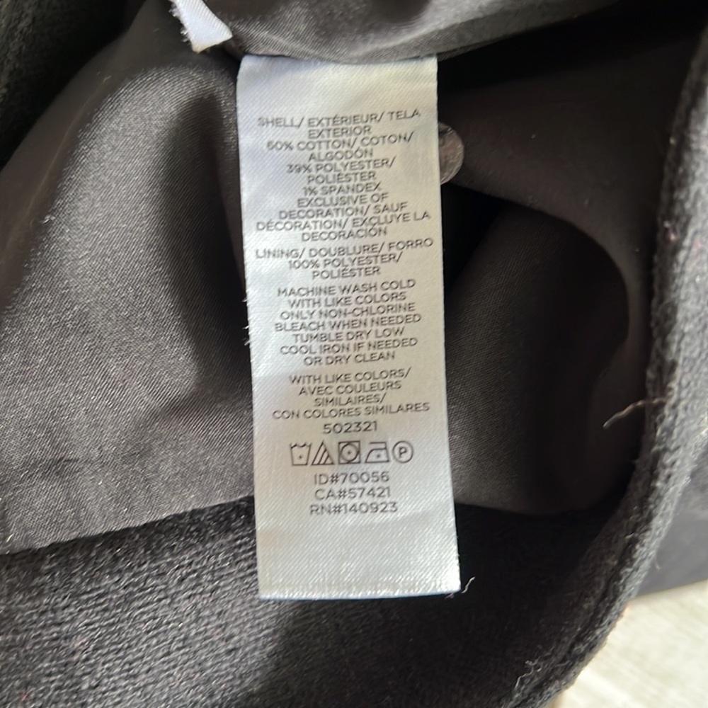 Black 18” lined skirt w/cute pocket trim detail - Picture 6 of 8